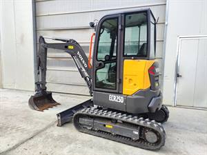 VOLVO ECR25D - MINIESCAVATORE CINGOLATO_3992_34878_V02_jpg.jpg