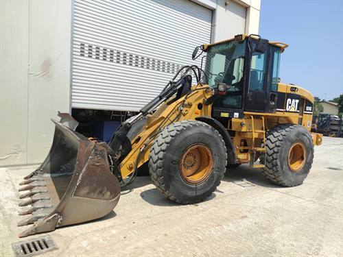 CATERPILLAR 924G - PALA GOMMATA